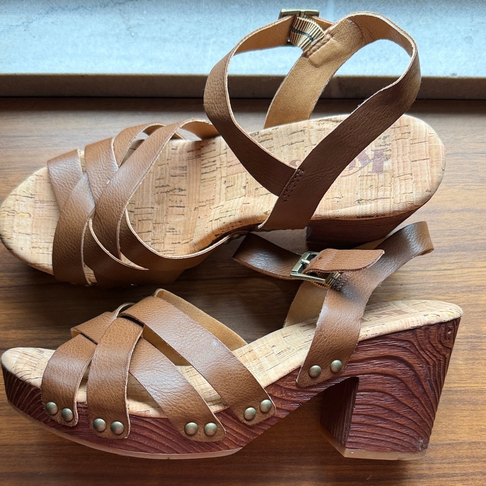 Korks Naomi Tan Strappy Comfort Sandals Sz 8
